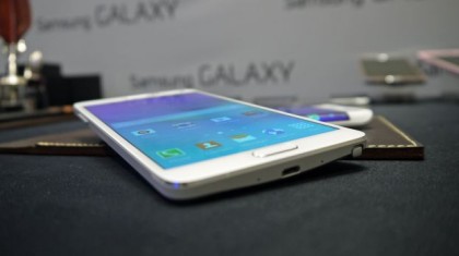 The Galaxy Note 4 free from the VR.