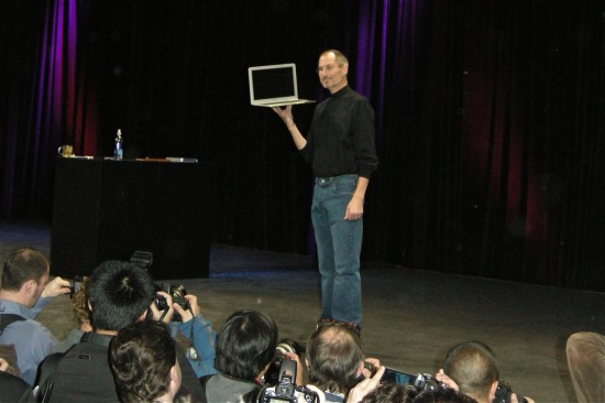 Steve_jobs_Macbook_Air