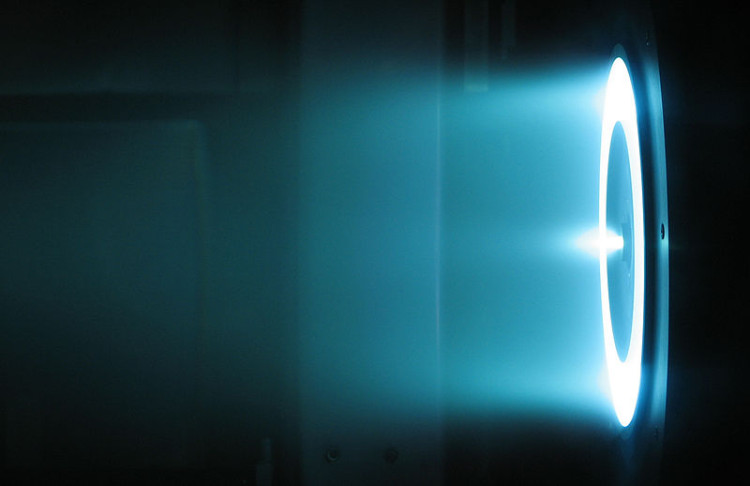 800px-Xenon_hall_thruster
